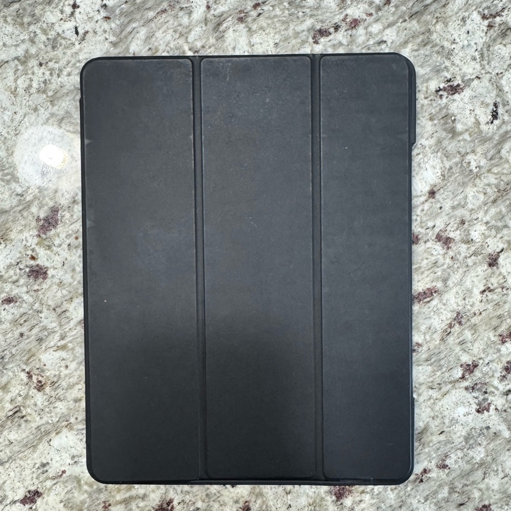 Black iPad Pro 6th Gen Folio Case